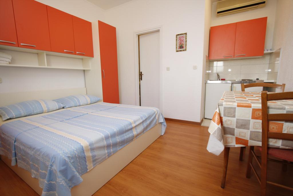 Apartments Lidus Makarska Rum bild