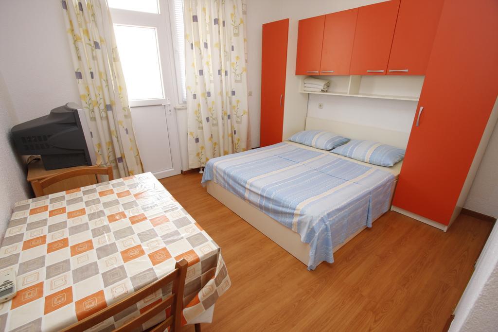 Apartments Lidus Makarska Rum bild