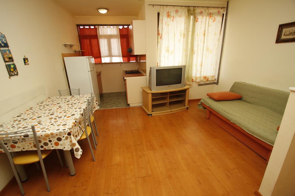 Apartments Lidus Makarska Rum bild